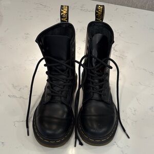 Dr. Martens 1460 smooth leather lace up Black Boots size 7